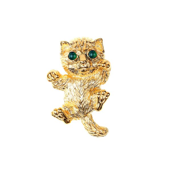 Gold plated cat pendant