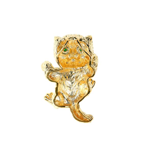 Gold plated cat pendant back